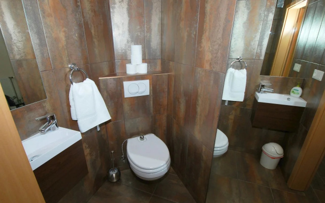 Arpad Bridge Apartments