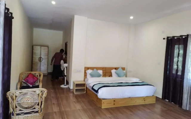 Rhea Safari Lodge