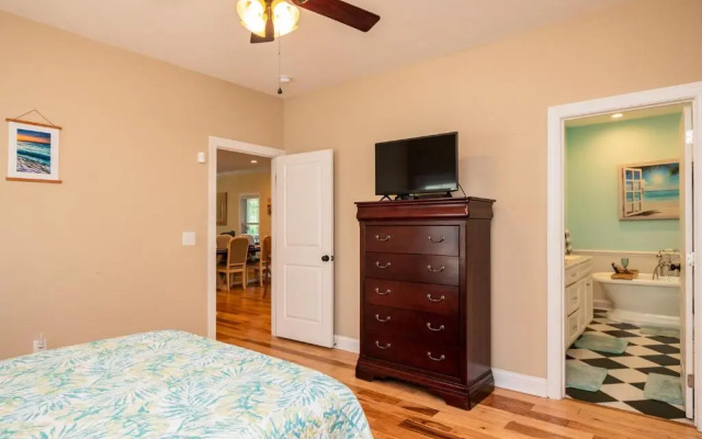 Our Heidaway by Oak Island Accommodations