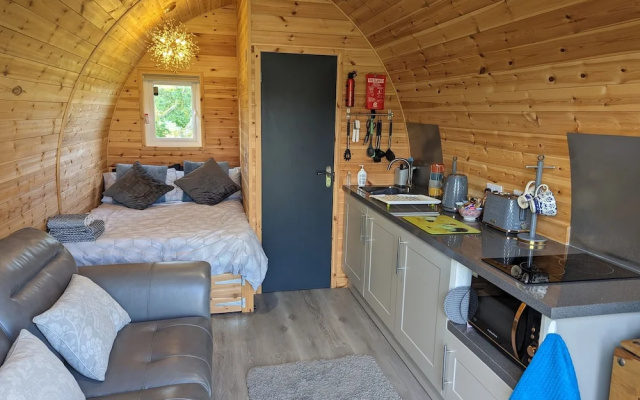 Luxury Glamping Pod With Hot Tub, Fees Apply