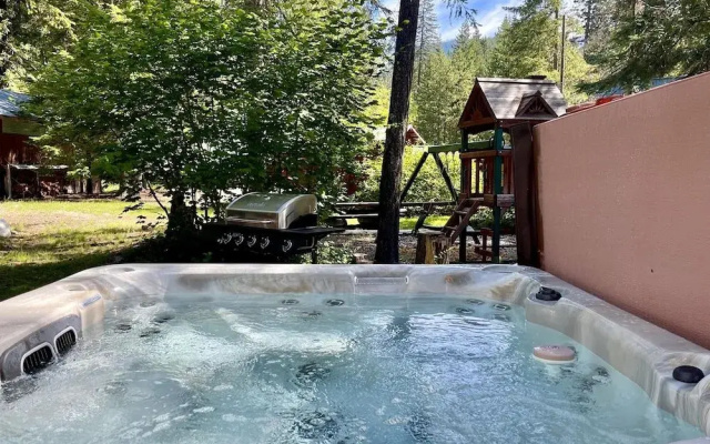 Lil Bigfoot Chalet