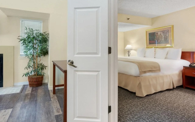Chase Suite Hotel