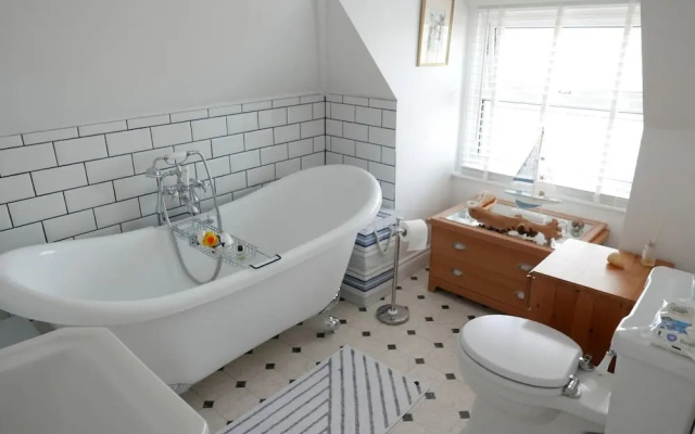 Elegant Edwardian 4-Bed House in Swanage Sea Views