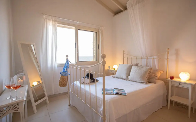 Artisan No 6 First Line Seafront villa