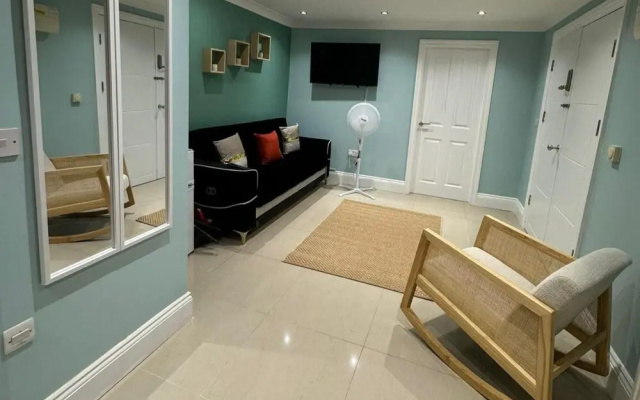 Park Avenue Luxury Apartment in London