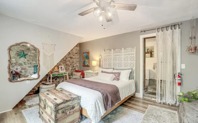 Charming Getaway < 1 Mi to Downtown Lambertville!
