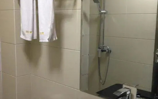 Yinghu Business Hotel