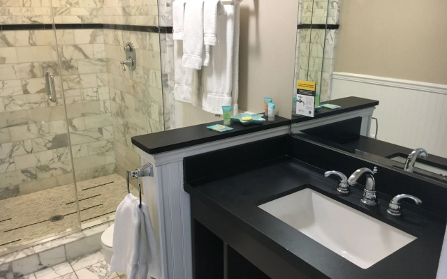 Glenmore Plaza Hotel