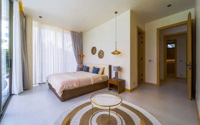 Ultra-Modern 6-Bedroom in GolfCourse PH6
