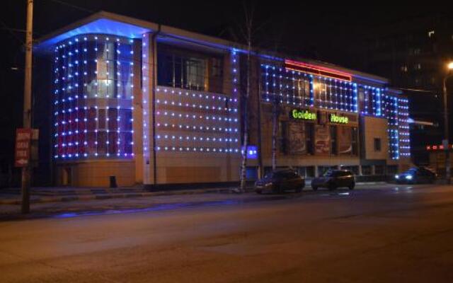 Гостиница Golden House вид на фасад