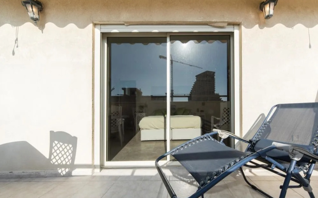 MAMAD - Spacious Duplex with Terrace 3-min From the Beach