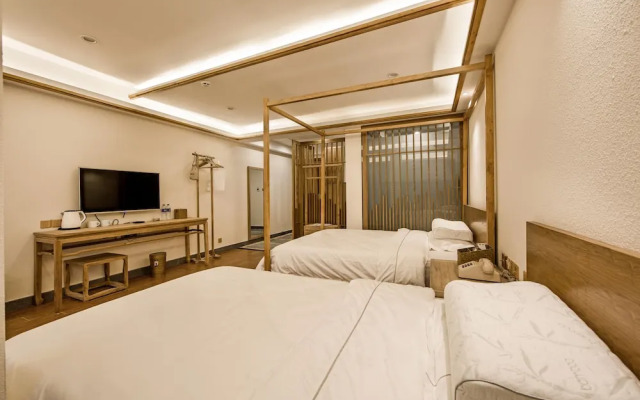 Wuyishan Old Street Hill Lodge
