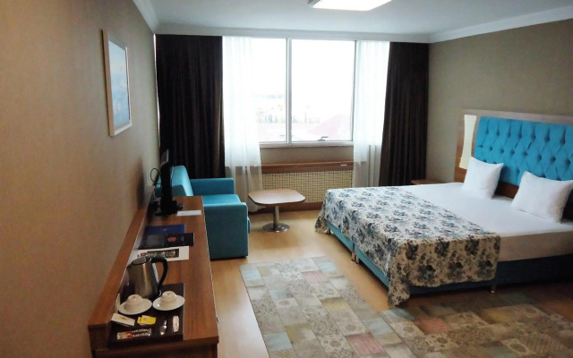 Golden Lounge Hotel