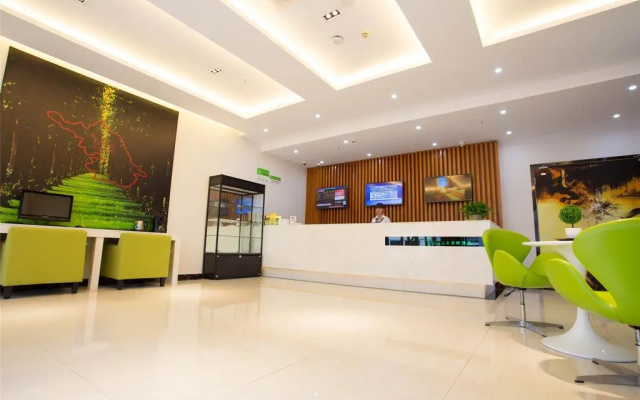 Vatica XuZhou XinYi Railway Station Square Hotel
