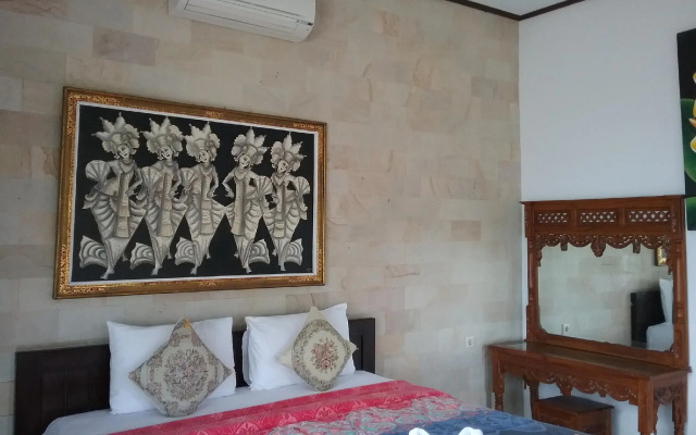 Yogi Beach Bungalow & Restaurant Lembongan