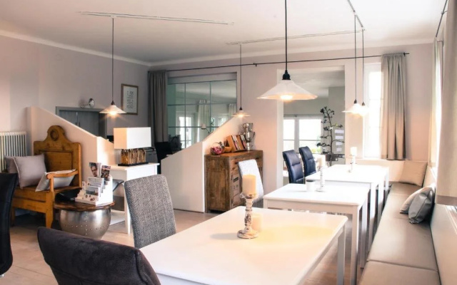 Lovely In by Lisa  Daniel