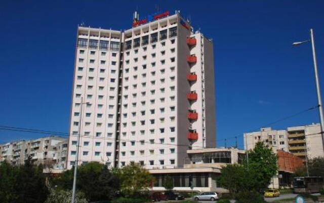 Отель Balkan Болгария, Плевен - отзывы, цены и фото номеров - забронировать отель Balkan онлайн вид на фасад