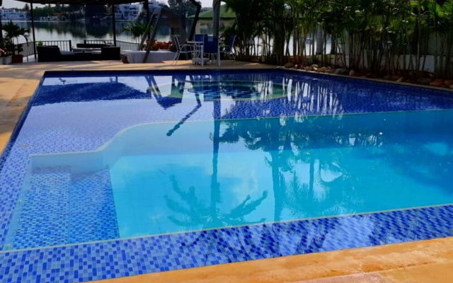 Casa Quinta en condominio Campestre el Peñon Girardot