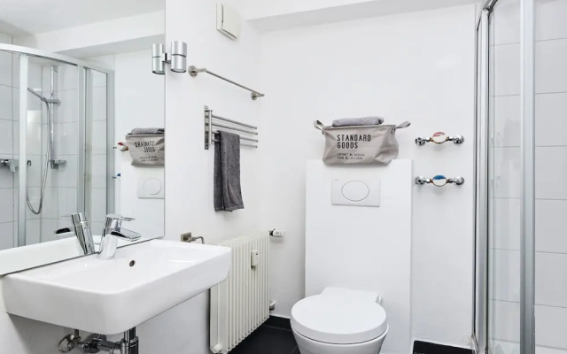 criston apartments - central living P