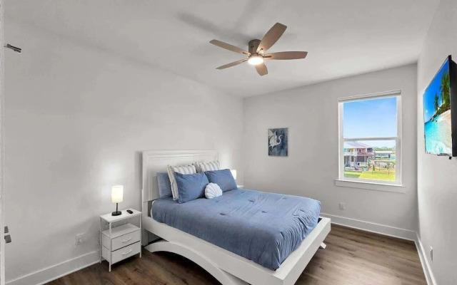 Salty Sunrise 4 Bedroom Home