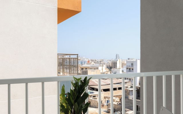 Modern & Central 2 BR Ensuite Retreat