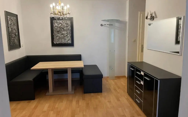 Spacious 2 bedroom apartment Zell-am-See town center