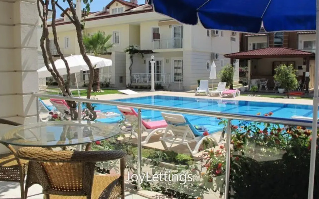 Villa CEB2 by JoyLettings