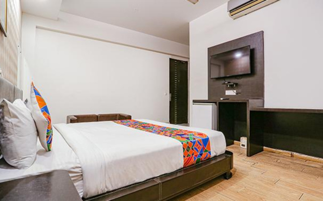 FabHotel Premium Nest
