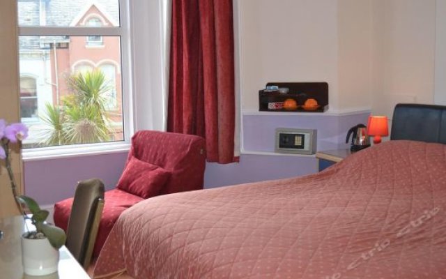 Adelphi in Douglas, Isle of Man from 92$, photos, reviews - zenhotels.com guestroom