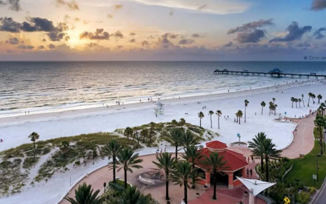 Waterfront -3BR - 2Kings -Pool Balcony - Beach