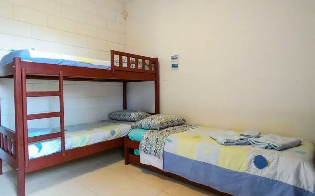Casa c Wi-fi Jacuzzi e Churrasqueira em Guaec SP