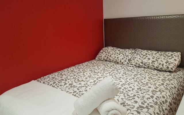 Отель Apartamento Chueca - Plaza Pedro Zerolo Испания, Мадрид - отзывы, цены и фото номеров - забронировать отель Apartamento Chueca - Plaza Pedro Zerolo онлайн комната для гостей