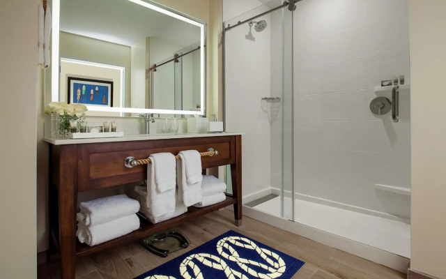 Hyannis Harbor Hotel