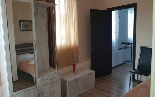 Отель Upstairs Hotel Tbilisi