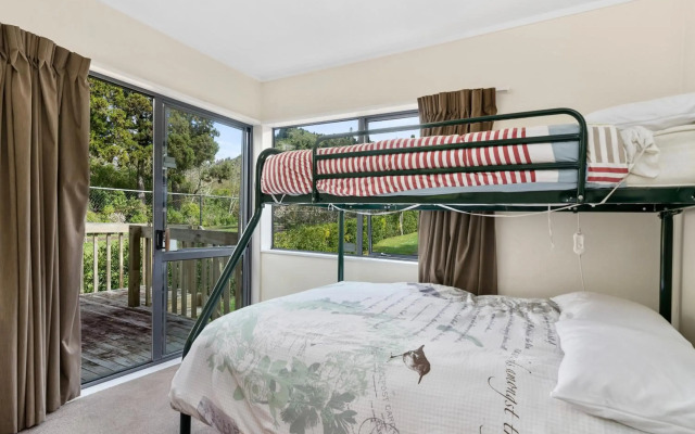Lakeside Escape - Lake Tarawera Holiday Home