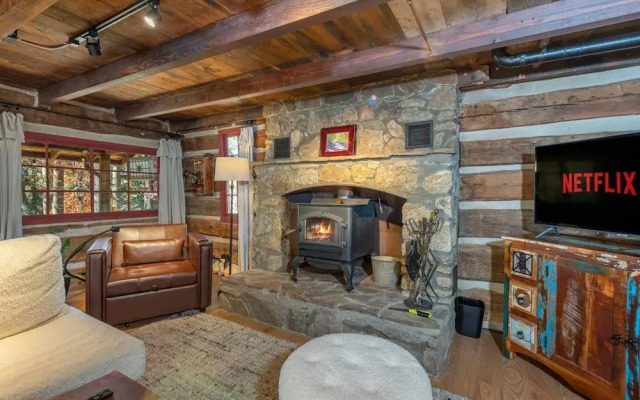 Historic Log Cabin Quiet Return to Simpler Days