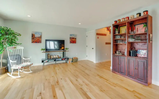 Mtn Views, On-site Trails! Spacious Bartlett Home