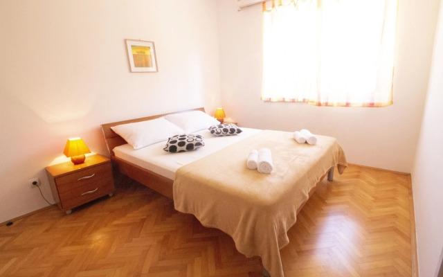 Studios & Rooms Fiesta