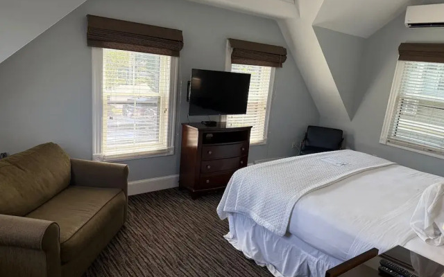 Crowne Pointe Historic Inn & Spa - Adults Only