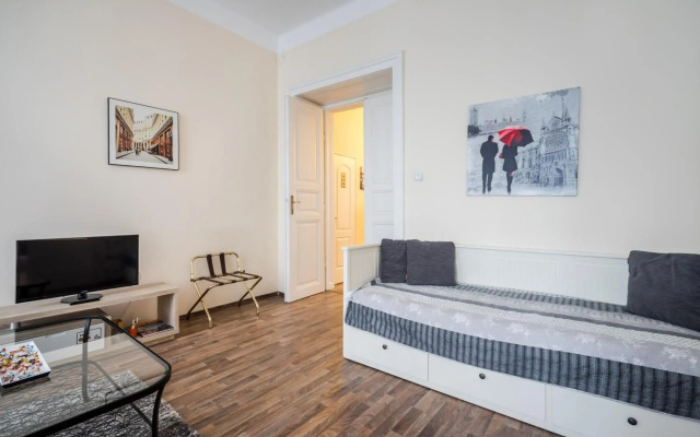 BpR Pyvo Street Home with balcony