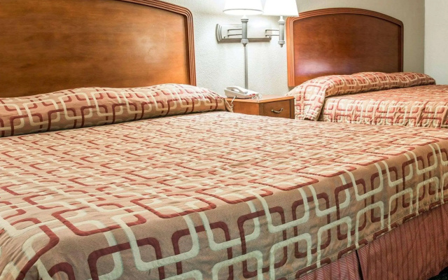 Econo Lodge Kalamazoo near Wings Stadium