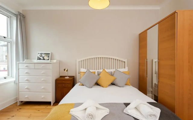 Modern Trinity Apartment In Good Location