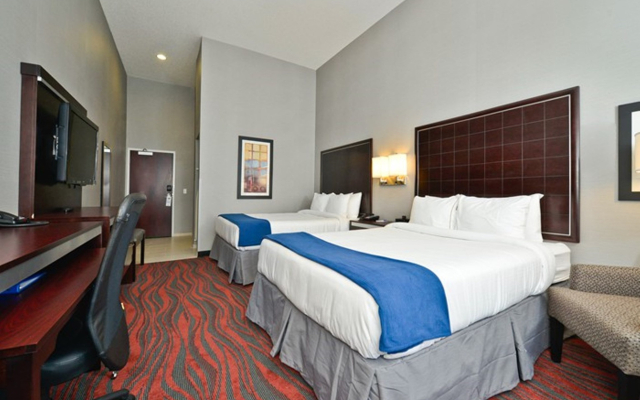 Holiday Inn Express & Suites Utica by IHG