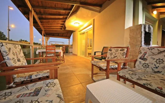 Family Friend Villa Pool 3b 1 Alacati Cesme