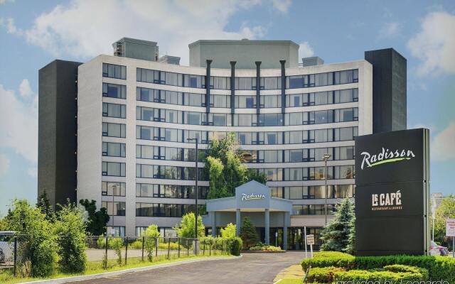 Отель Radisson Hotel Toronto East Канада, Торонто - отзывы, цены и фото номеров - забронировать отель Radisson Hotel Toronto East онлайн вид на фасад