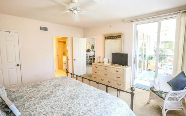 Hibiscus Point 821