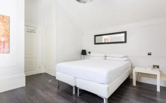Stanhope Mews West II by Onefinestay