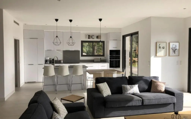Splendide villa d'architecte vue sur la baie de Pinarellu