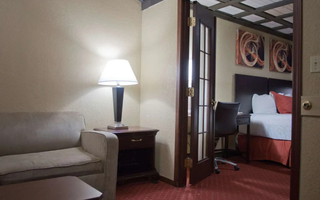 Best Western Cantebury Inn & Suites