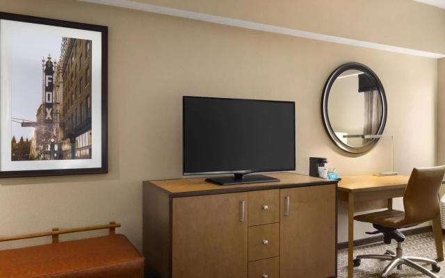 Hampton Inn & Suites Clayton/St. Louis-Galleria Area